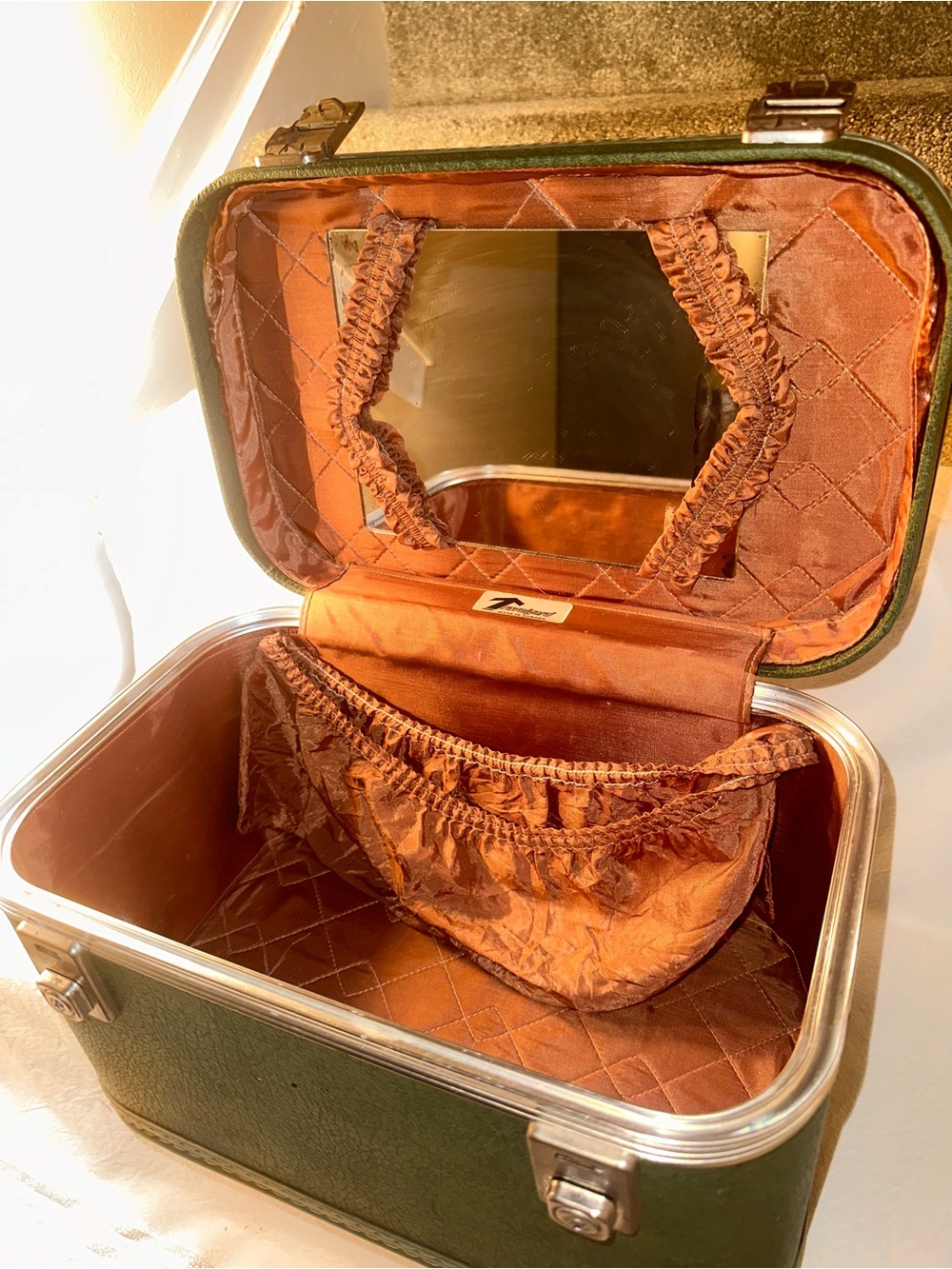 Vintage Green Train Cosmetic Case GUC - Picture 12 of 16